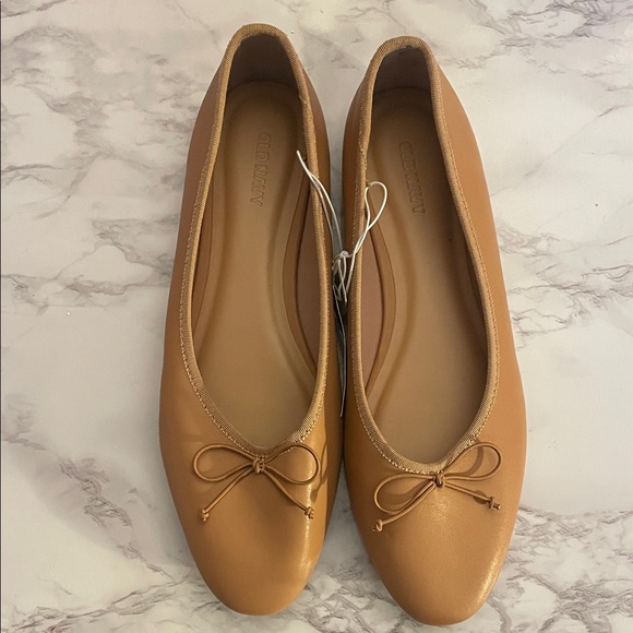 Old Navy Shoes - Old Navy NWT Camel/Tan Bow Ballet faux leather Flats